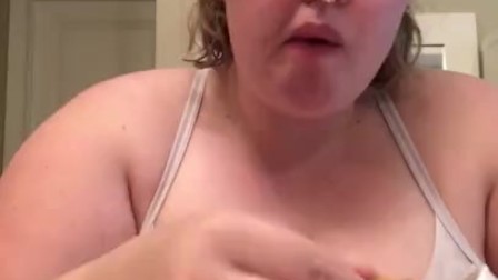 SEXY BBW EATS A LOT OF GREASY FRIED CHICKEN