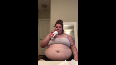 400px x 225px - SEXY BBW EATS A LOT OF GREASY FRIED CHICKEN Porn Videos - Tube8