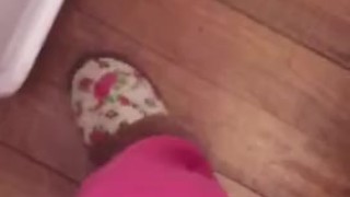 @tici_feet IG tici feet tici_feet walking, black toenails