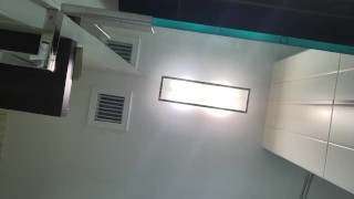 A shower before the club/Un Banño antes del club