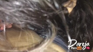 Hermanastra seduce a su hermanastro y se lo folla. Creampie en la boca.