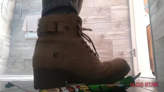 Crushing with sexy feet