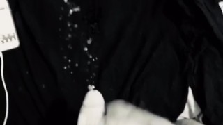 Voglia notturna con enorme sborrata / bianco e nero
