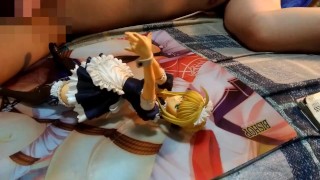 オタクがFateFGOメイドセイバーフィギュアにザーメンぶっかけオナニー【二次元アニメ美少女金髪コスプレ】