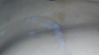 Eyacule viendo porno