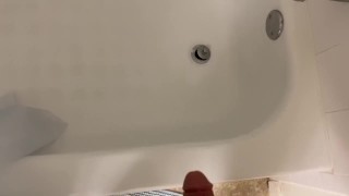 Desperate piss in the bathtub 