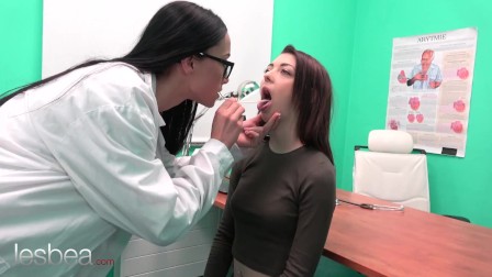Lesbea Hot doctor Anna Rose prescribes petite teen Tera Link with lesbian pussy eating
