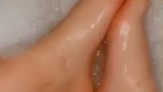 Feet bubble bath 