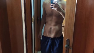 Faccio vedere il mio bellissimo cazzone duro