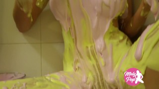 Je joue avec de la crème ... la cuisine, c'est pas mon truc