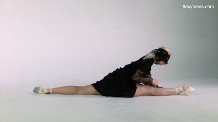 Nude ballerina Manya Baletkina super hot flexible teen