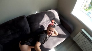 Проверил её киску на влажность