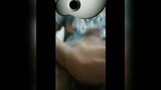 Me corro mientras estoy en mi baño