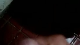 Joven tocándose en hotel con milf