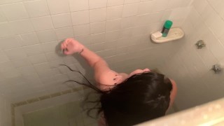 En la ducha y al final me deja tocarla
