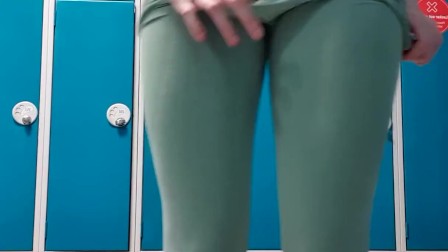 Perfect Ass Fitness Model In Leggings Goes For Risky Public Orgasm At The Gym - DLE