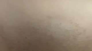 Coño jugoso se masturba hasta correrse