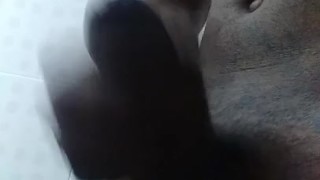 Masturbandome en la ducha 