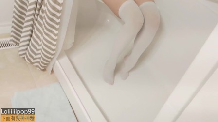 Caught My Innocent Roommate Filming Herself Masturbate In Washroom [Sub]