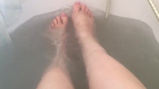 BATH FEET TEASE 