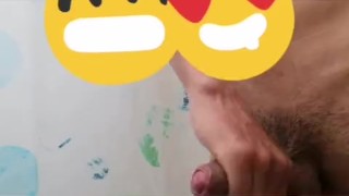 Un rico pajaso antes de la ducha