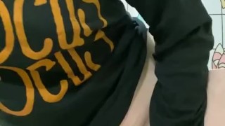 Quick masturbation while at a friend’s house