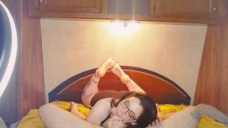 Nerdy babe gives cumshot and shows feet