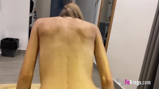 Celebran el fin del confinamiento con un poco de sexo público