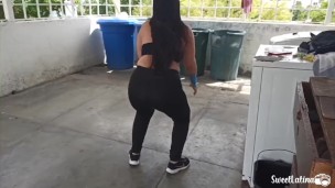 real latina / arab with huge ass trains with her plug in her anus