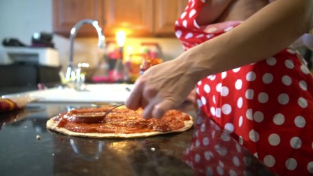 Hot mom makes pizza. Pussy and ass exposed