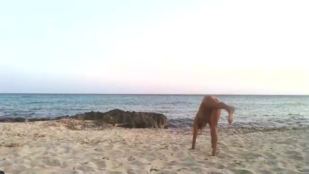 Exposed Sexy Couple at the beach, sex in public
