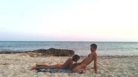 Exposed Sexy Couple at the beach, sex in public