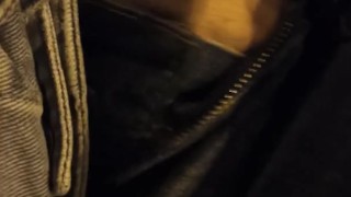 Достаю член , сидя в машине, и представляю как ты жадно запихиваешь его себе в глотку.
