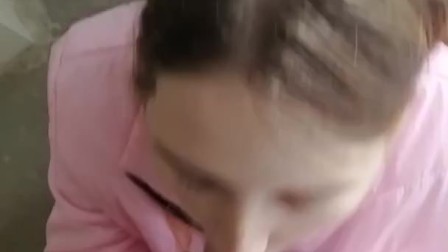 Girl sucked at the porch and got cum in mouth