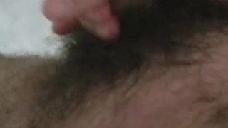 Punheta no banho com sabonete e gozada