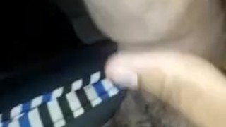 Cubano masturbandose en su habitación 