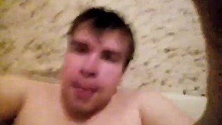 Артем сосет сам себе дрочит ногами лижет ноги в ванной self suck autofellatio self footjob 