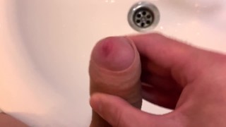 TEENAGER MASTURBATES IN THE BATHROOM AND CUM IN THE SINK