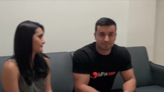 Es la primera vez que ve a su mujer ser follada por otro