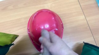 Кончил на каску коллеге 