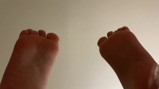 Black Girl Squirts on Camera While Masturbating & Showing Her Bare Feet