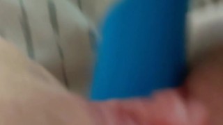 Young milf squirts on didlo