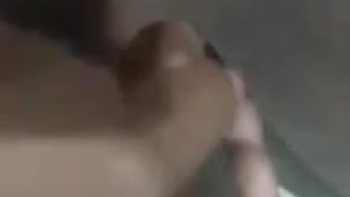 Cubano se masturba en el baño