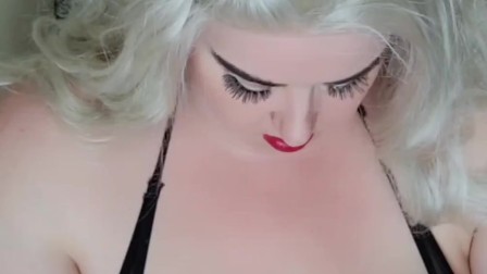 Bbw Giantess gets a new little slave! Watch her play! Insertion, butt crush, feet play, vore.
