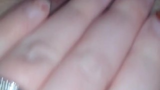 Blondiebangs rubs her wet pussy and plays with her butt plug