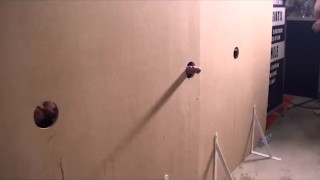 Con solo 20, la boca de Iris es visitada por docenas de rabos