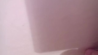 Артем сам себе дрочит ногами в ванной self suck autofellatio self footjob
