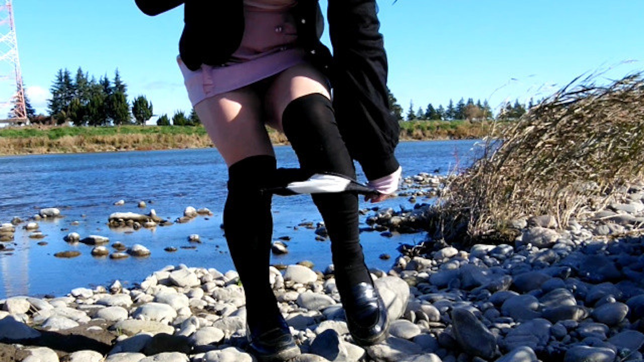 Cute crossdresser Honoka masturbated on the riverbank and peed herself.