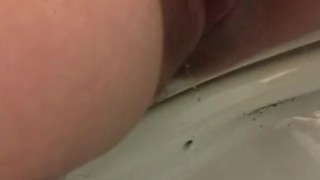 JILLING OFF AND STROKING HARD CLIT TIL I SQUIRT!