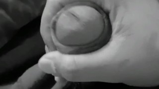 Me masturbo hasta sacarme la leche